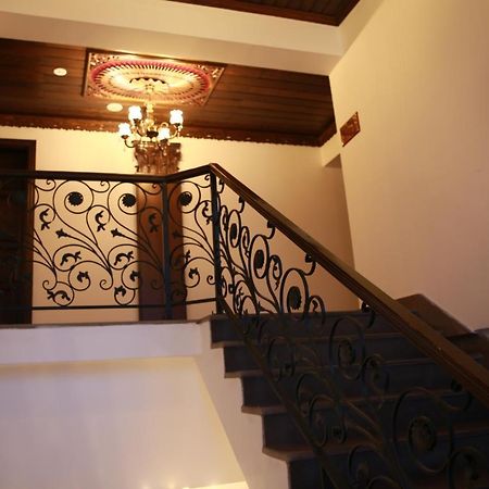 Cheltikov Hotel Kars Extérieur photo